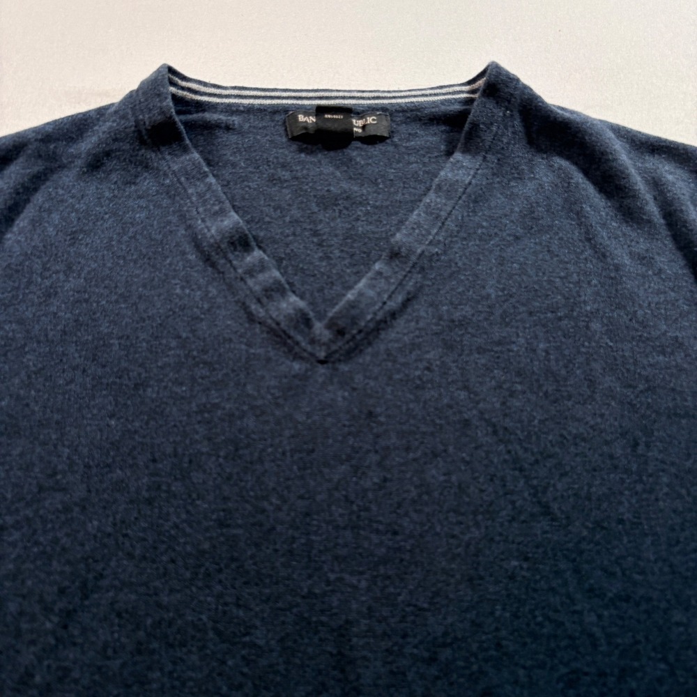 Banana Republic V Neck Sweater Mens Large Navy Blue Silk Cashmere Luxury Blend - Picture 3 of 8
